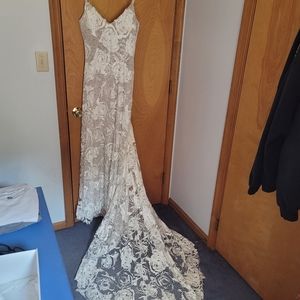 Wedding gown